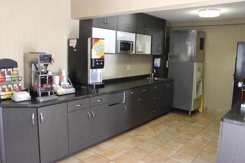 Super 8 By Wyndham Grand Forks Hotel Luaran gambar